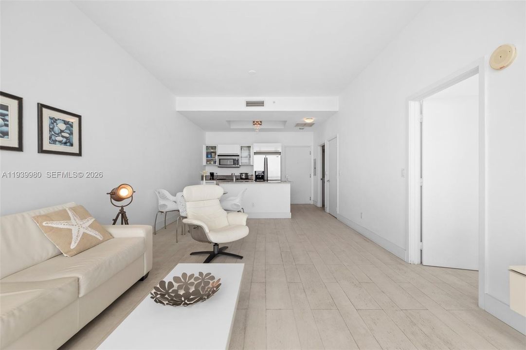 For Rent: $3,750 (1 beds, 1 baths, 843 Square Feet)