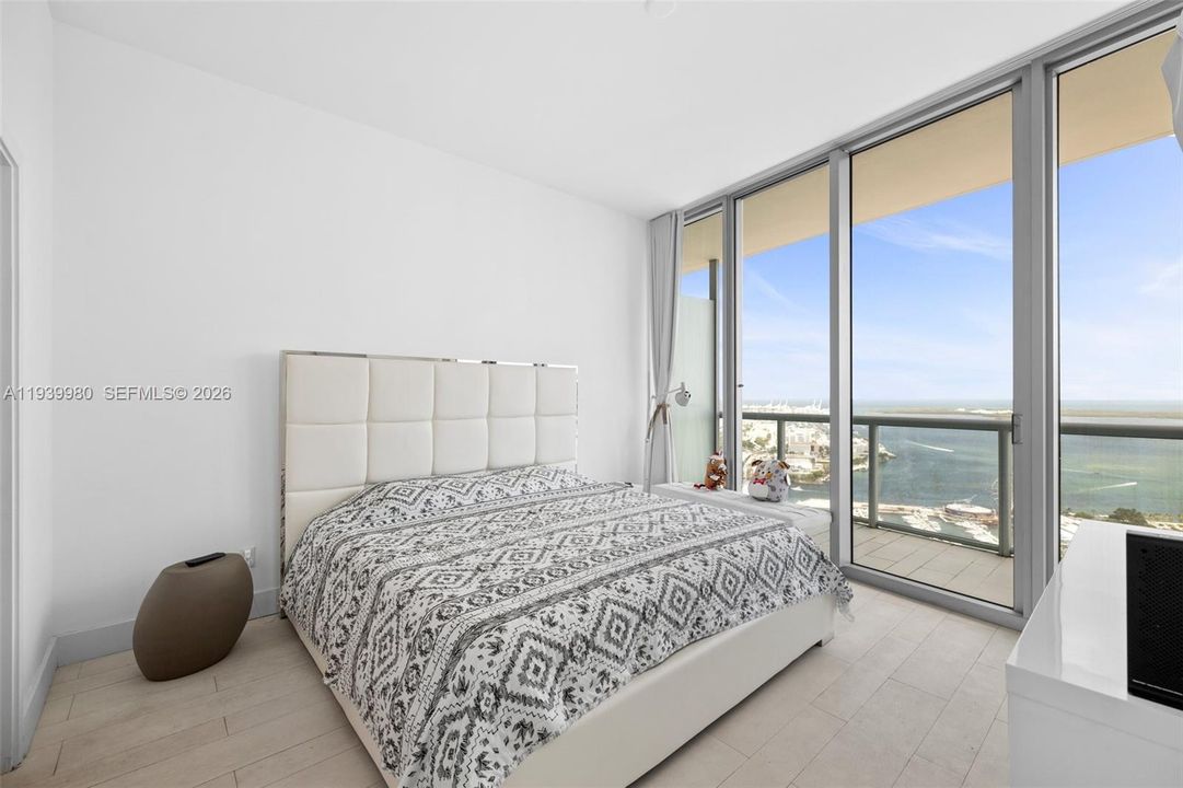 For Rent: $3,750 (1 beds, 1 baths, 843 Square Feet)