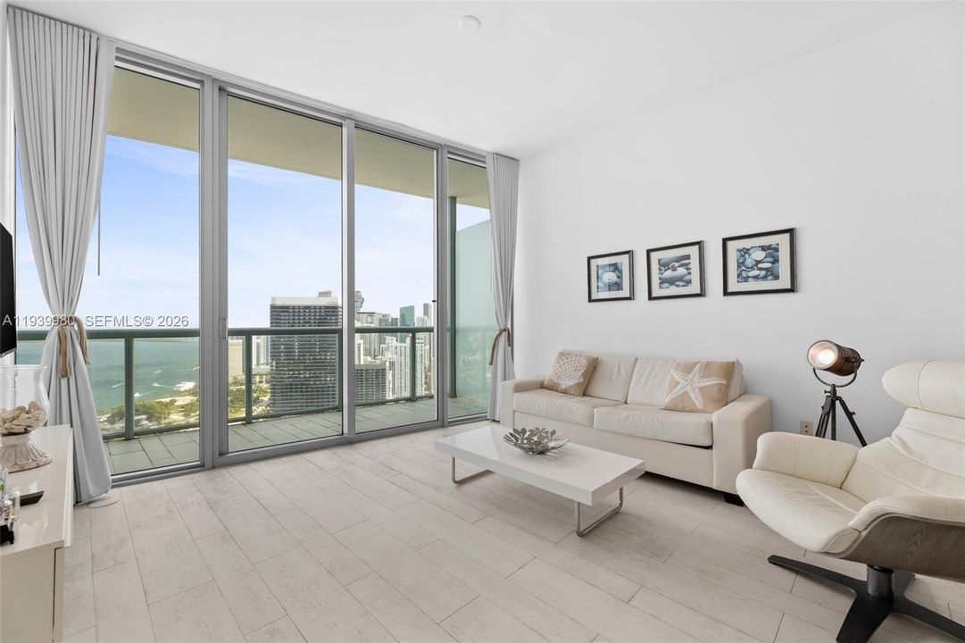 For Rent: $3,750 (1 beds, 1 baths, 843 Square Feet)