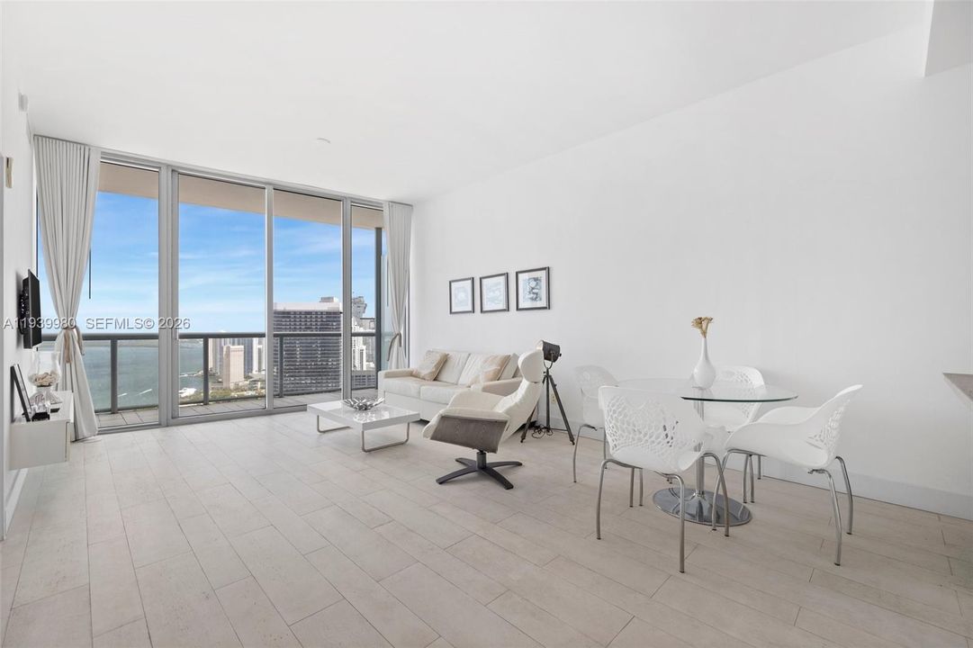 For Rent: $3,750 (1 beds, 1 baths, 843 Square Feet)