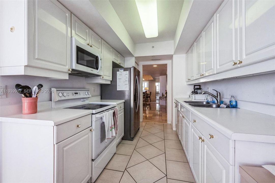 出租: $5,300 (3 贝兹, 2 浴室, 1870 平方英尺)