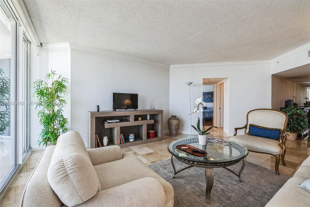 出租: $5,300 (3 贝兹, 2 浴室, 1870 平方英尺)