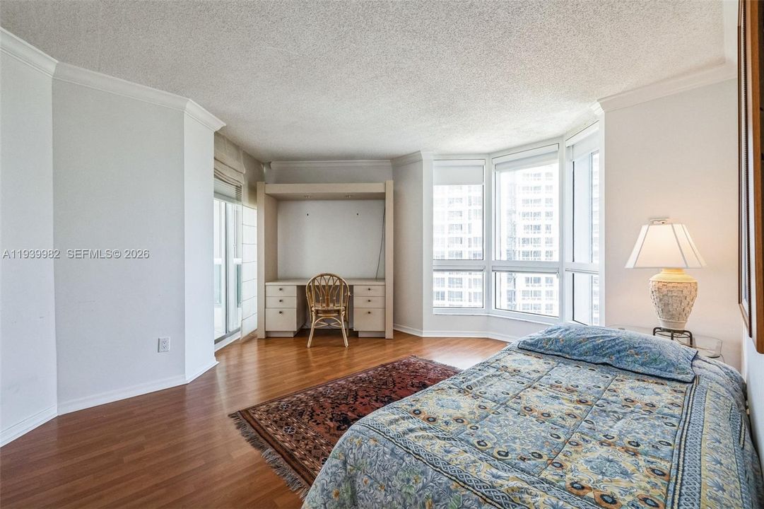 出租: $5,300 (3 贝兹, 2 浴室, 1870 平方英尺)