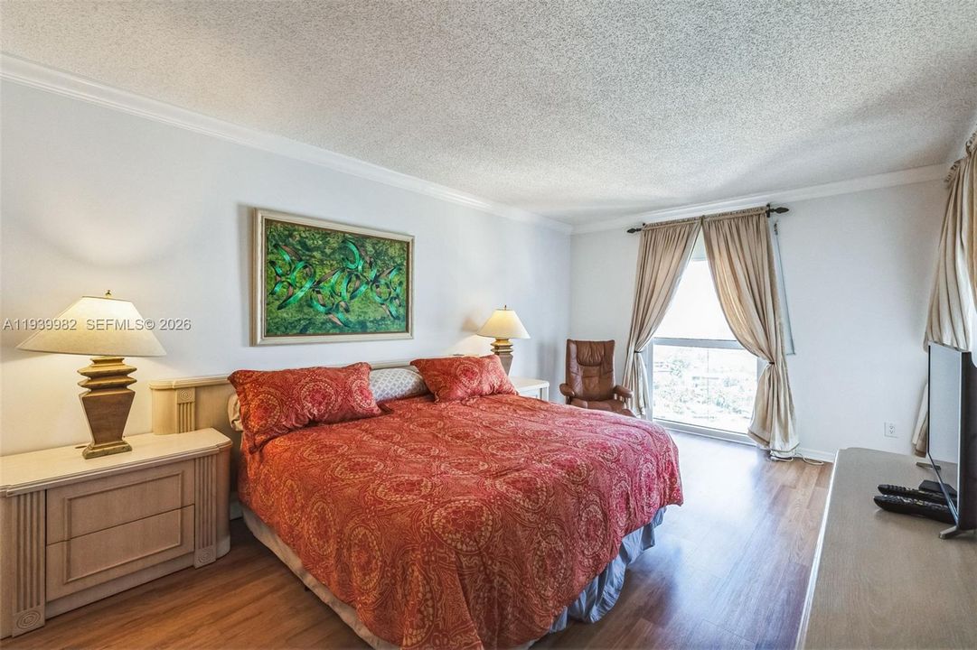 出租: $5,300 (3 贝兹, 2 浴室, 1870 平方英尺)