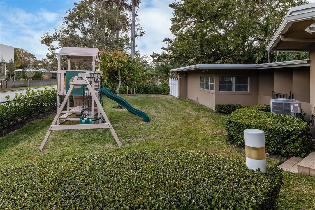 В аренду: $22,500 (4 спален, 3 ванн, 3971 Квадратных фут)