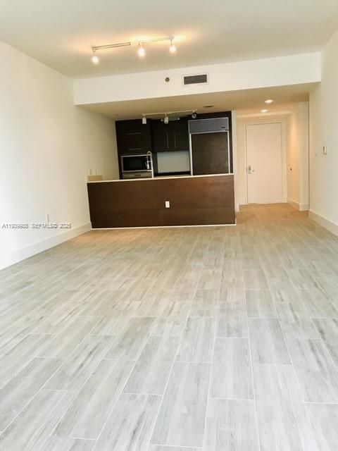 For Rent: $3,900 (1 beds, 1 baths, 798 Square Feet)