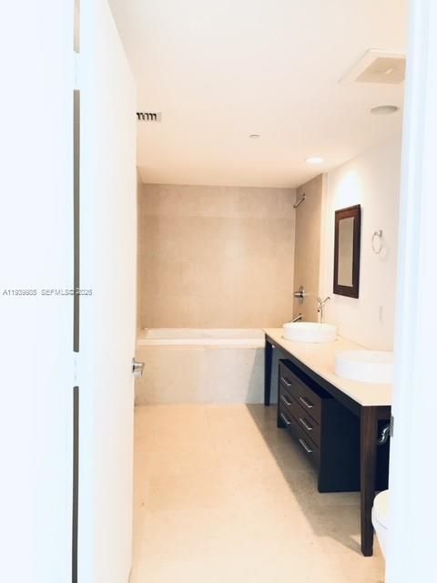 For Rent: $3,900 (1 beds, 1 baths, 798 Square Feet)