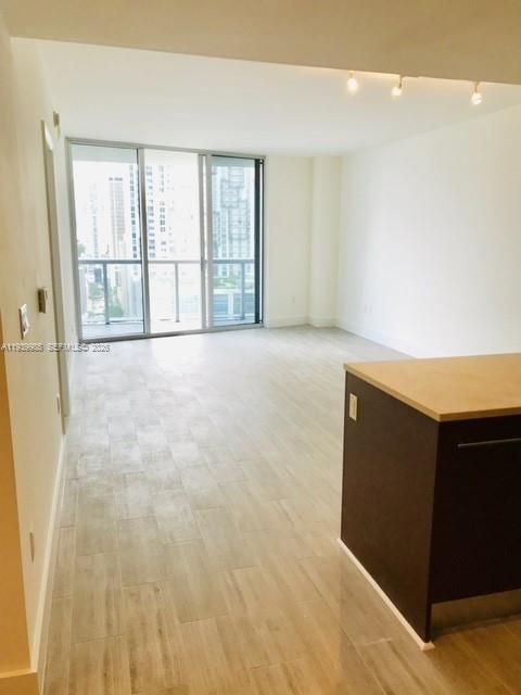 For Rent: $3,900 (1 beds, 1 baths, 798 Square Feet)
