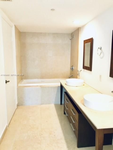 For Rent: $3,900 (1 beds, 1 baths, 798 Square Feet)