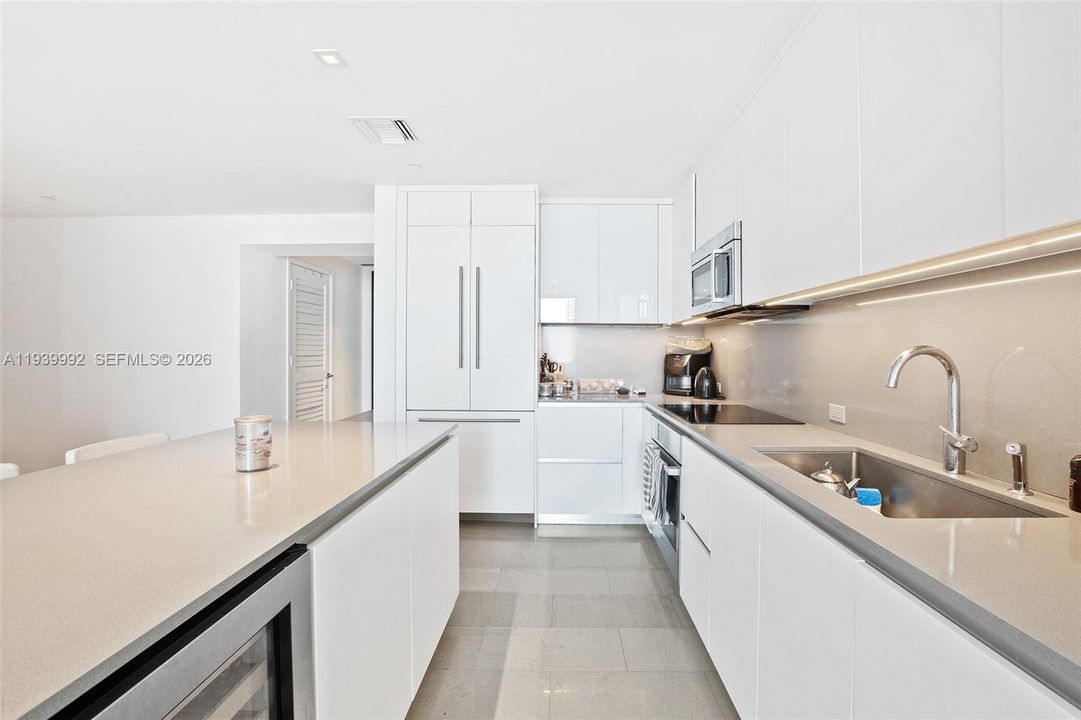 На продажу: $1,650,000 (3 спален, 3 ванн, 2043 Квадратных фут)