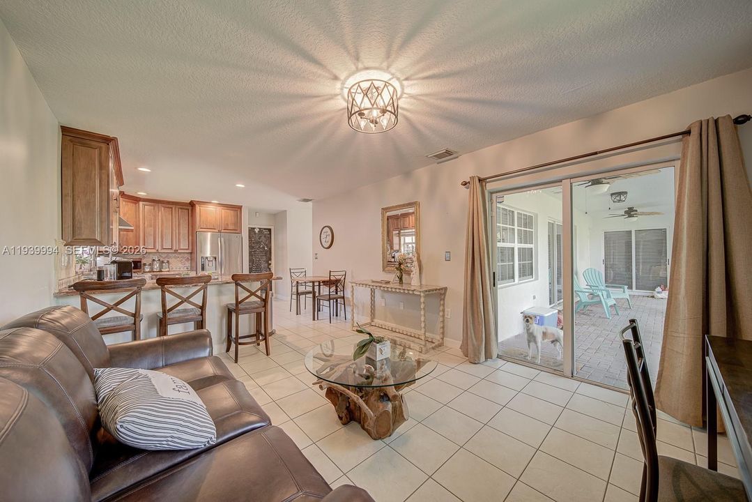 待售: $689,000 (4 贝兹, 2 浴室, 1786 平方英尺)