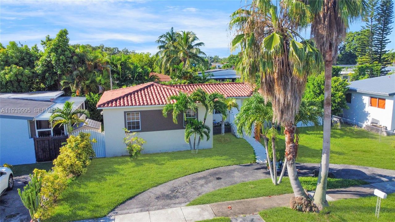 For Rent: $3,900 (3 beds, 2 baths, 1156 Square Feet)