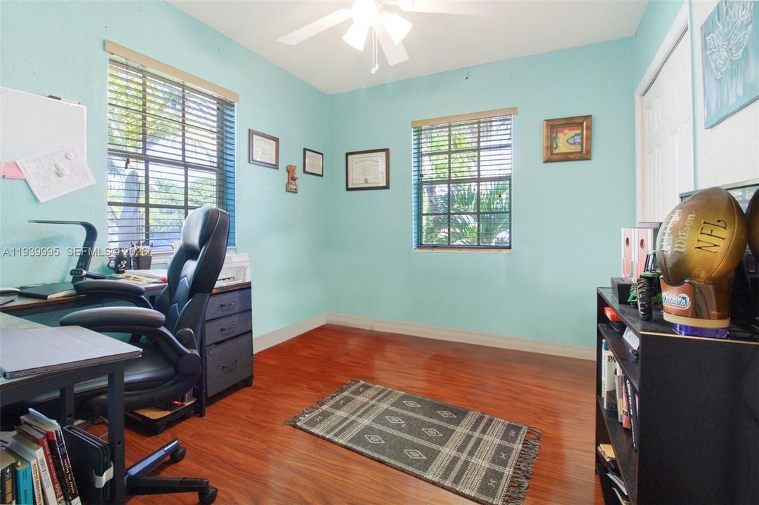 For Rent: $3,900 (3 beds, 2 baths, 1156 Square Feet)