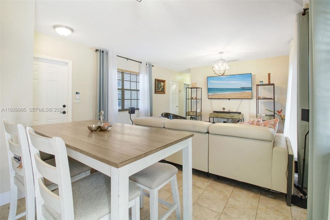 For Rent: $3,900 (3 beds, 2 baths, 1156 Square Feet)