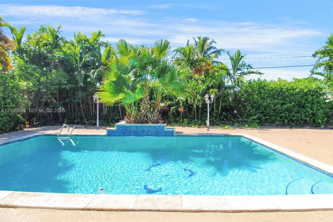 For Rent: $3,900 (3 beds, 2 baths, 1156 Square Feet)