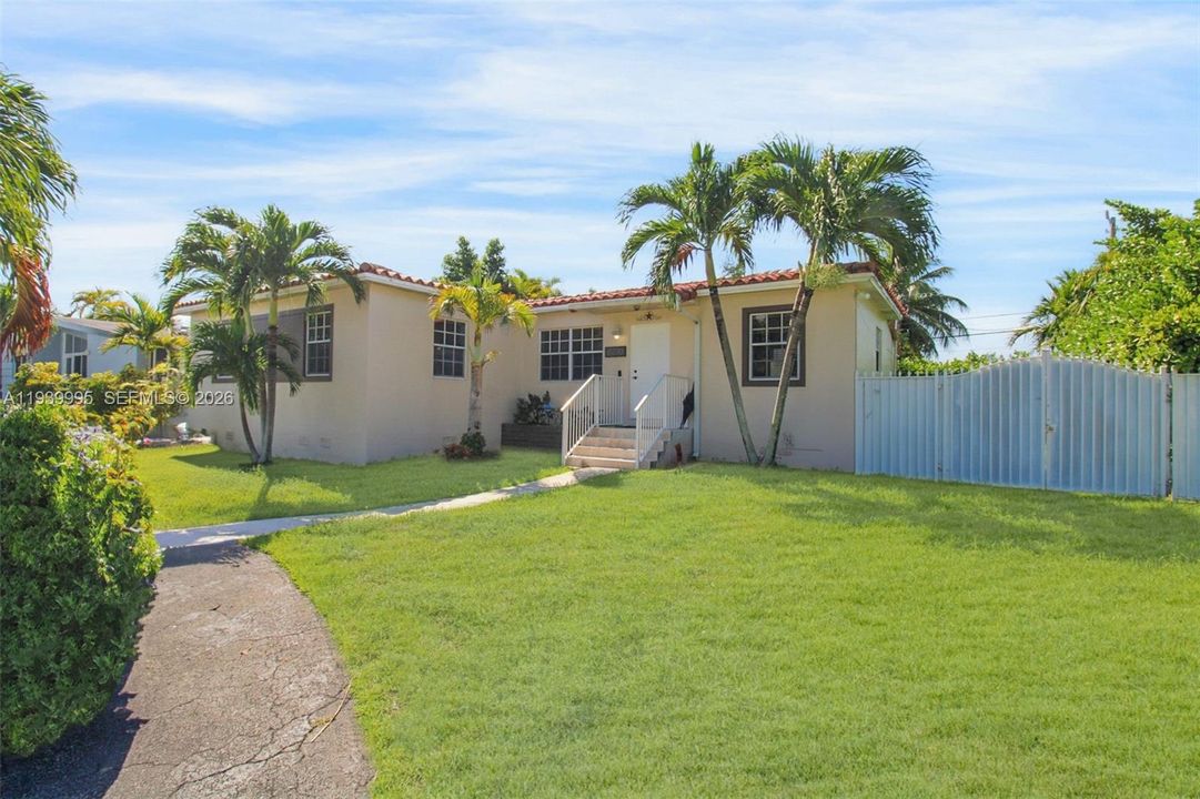 For Rent: $3,900 (3 beds, 2 baths, 1156 Square Feet)