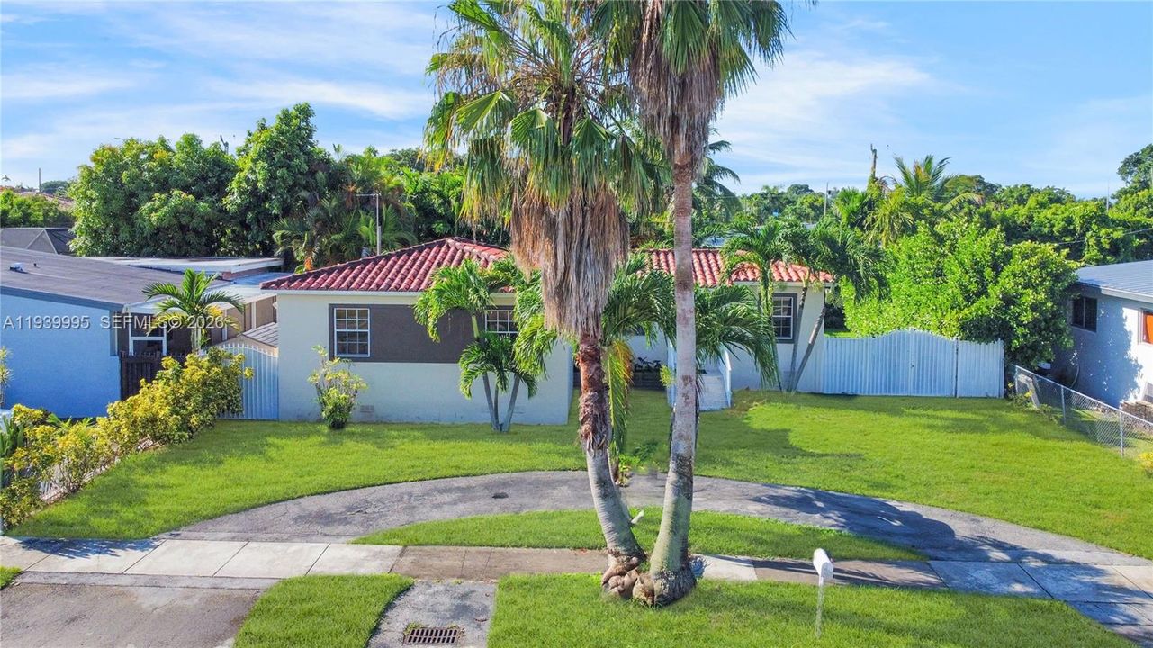 For Rent: $3,900 (3 beds, 2 baths, 1156 Square Feet)