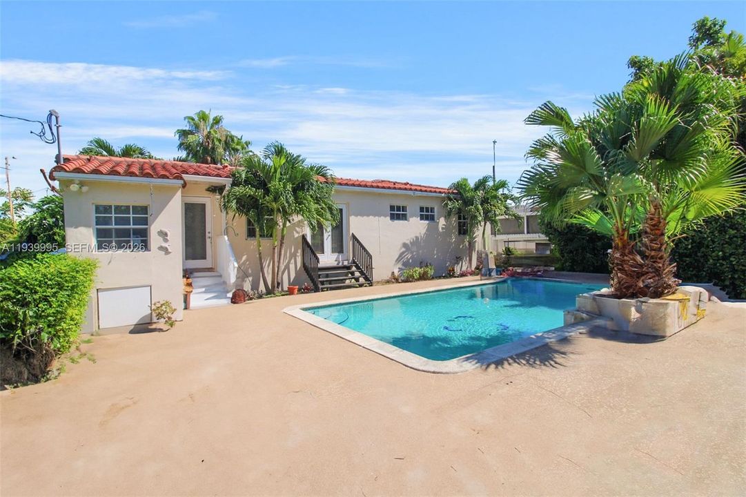 For Rent: $3,900 (3 beds, 2 baths, 1156 Square Feet)