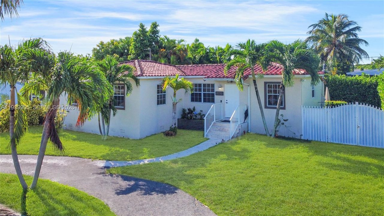 For Rent: $3,900 (3 beds, 2 baths, 1156 Square Feet)