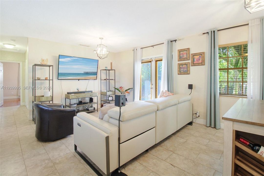 For Rent: $3,900 (3 beds, 2 baths, 1156 Square Feet)