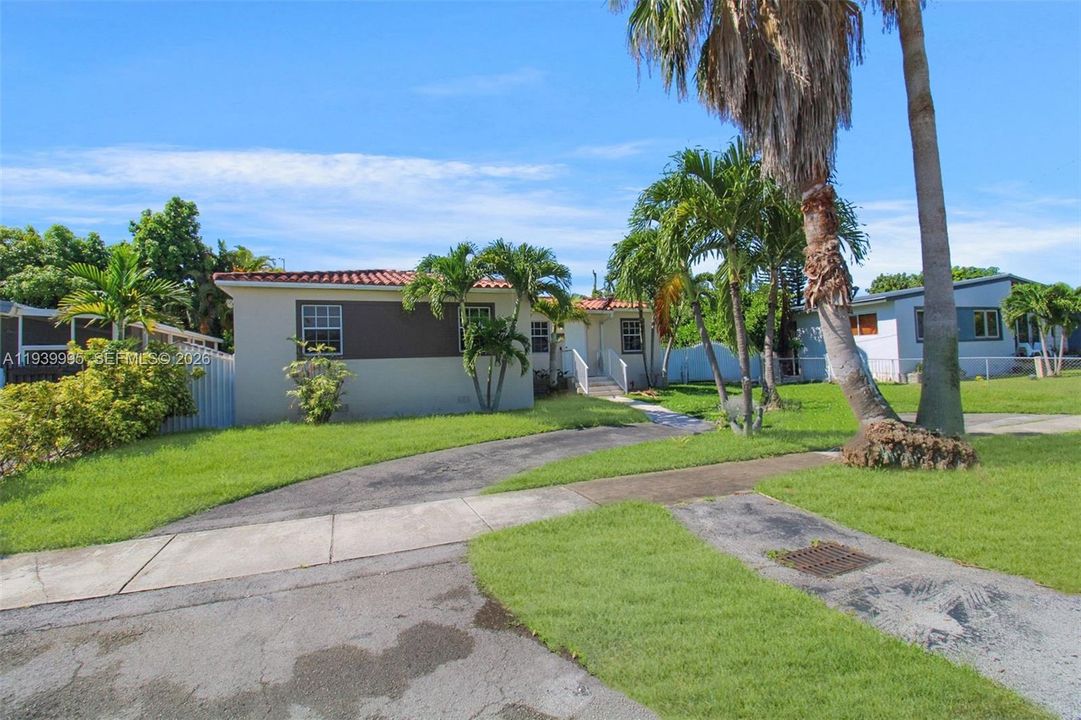 For Rent: $3,900 (3 beds, 2 baths, 1156 Square Feet)