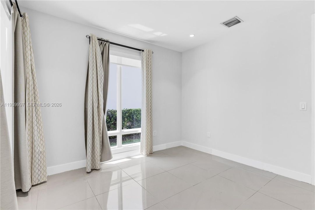 For Rent: $5,500 (4 beds, 3 baths, 2599 Square Feet)