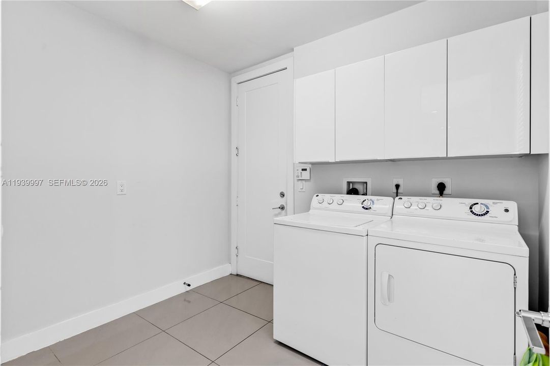 For Rent: $5,500 (4 beds, 3 baths, 2599 Square Feet)