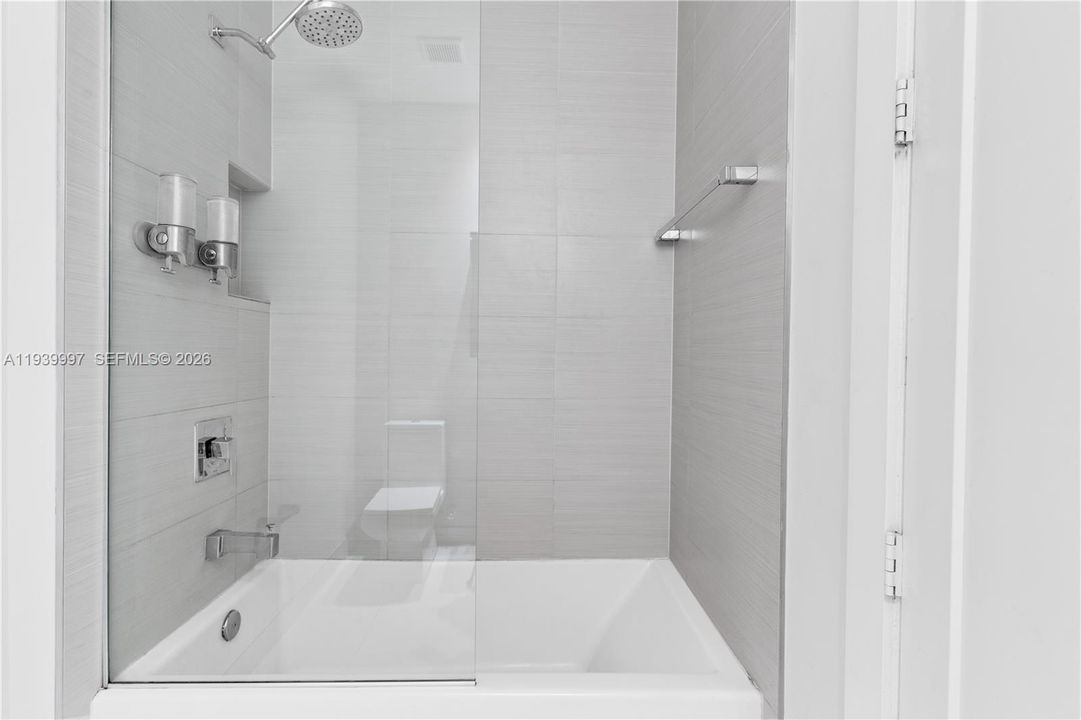 For Rent: $5,500 (4 beds, 3 baths, 2599 Square Feet)