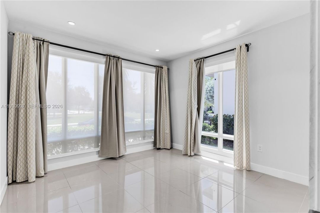 For Rent: $5,500 (4 beds, 3 baths, 2599 Square Feet)