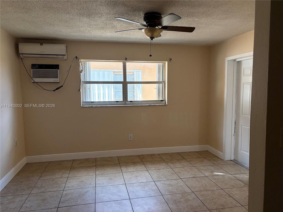 出租: $2,200 (2 贝兹, 1 浴室, 1100 平方英尺)