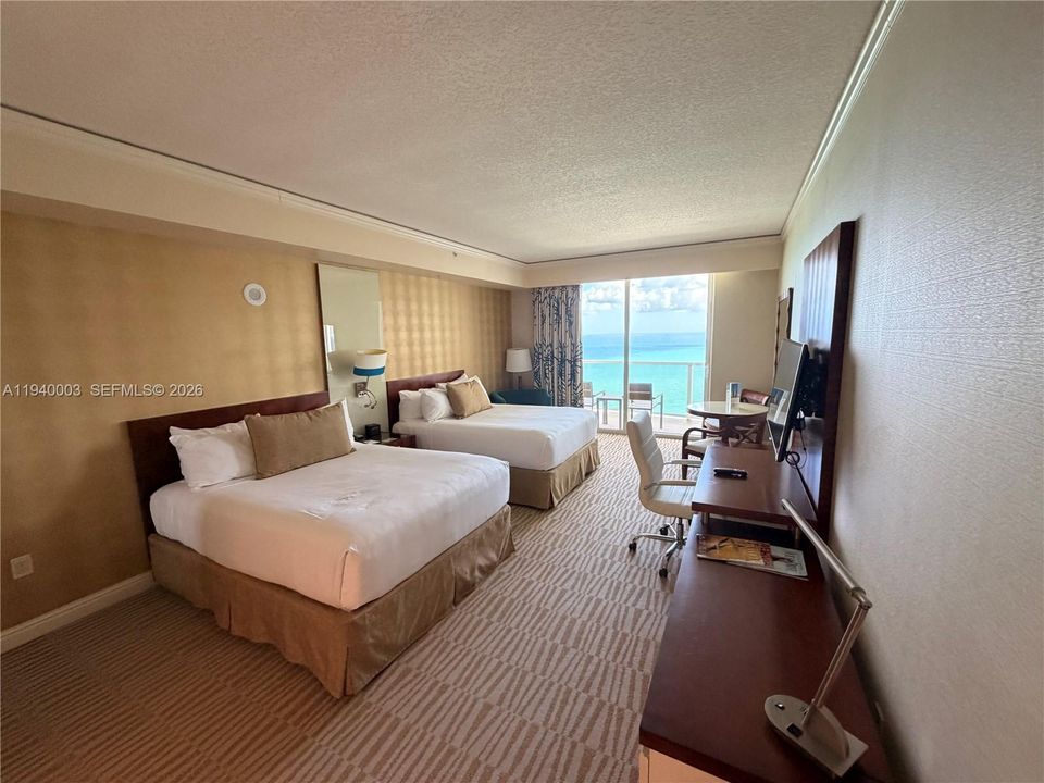 For Sale: $289,000 (0 beds, 1 baths, 551 Square Feet)