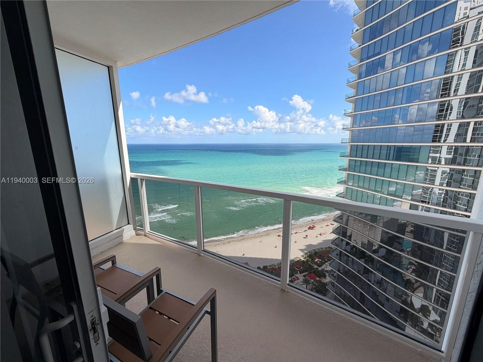 For Sale: $289,000 (0 beds, 1 baths, 551 Square Feet)