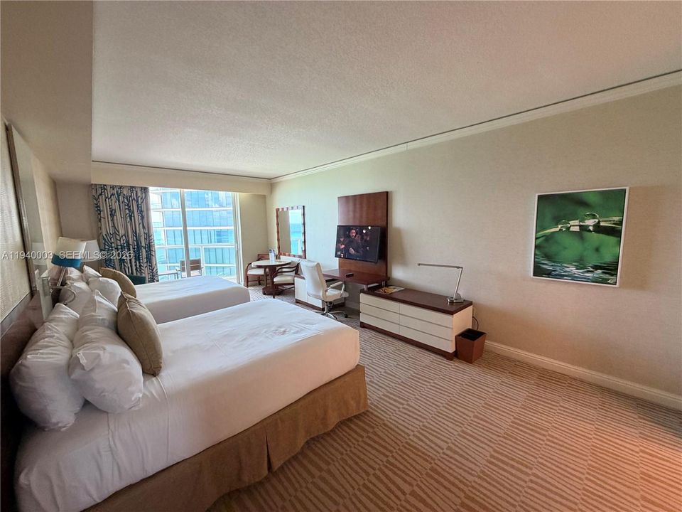 For Sale: $289,000 (0 beds, 1 baths, 551 Square Feet)