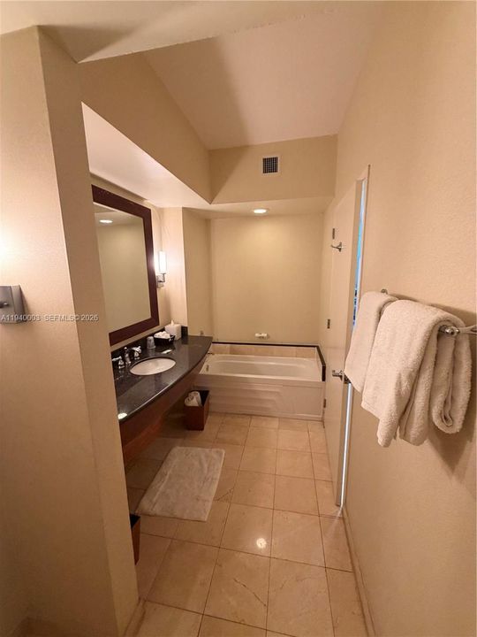 For Sale: $289,000 (0 beds, 1 baths, 551 Square Feet)