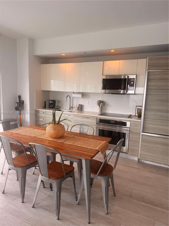 待售: $889,000 (2 贝兹, 2 浴室, 1096 平方英尺)