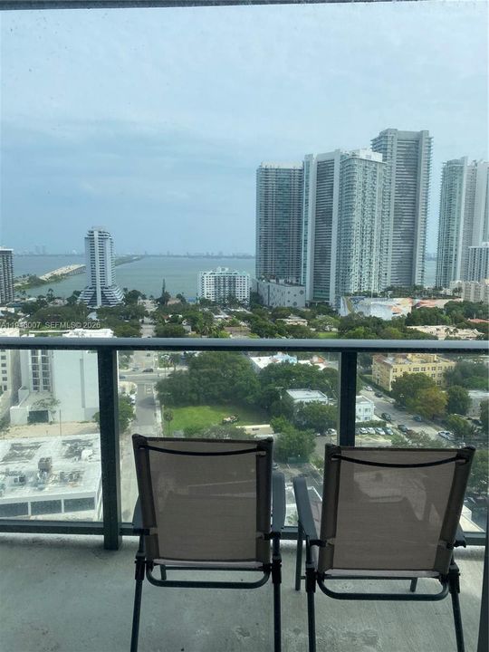 待售: $889,000 (2 贝兹, 2 浴室, 1096 平方英尺)