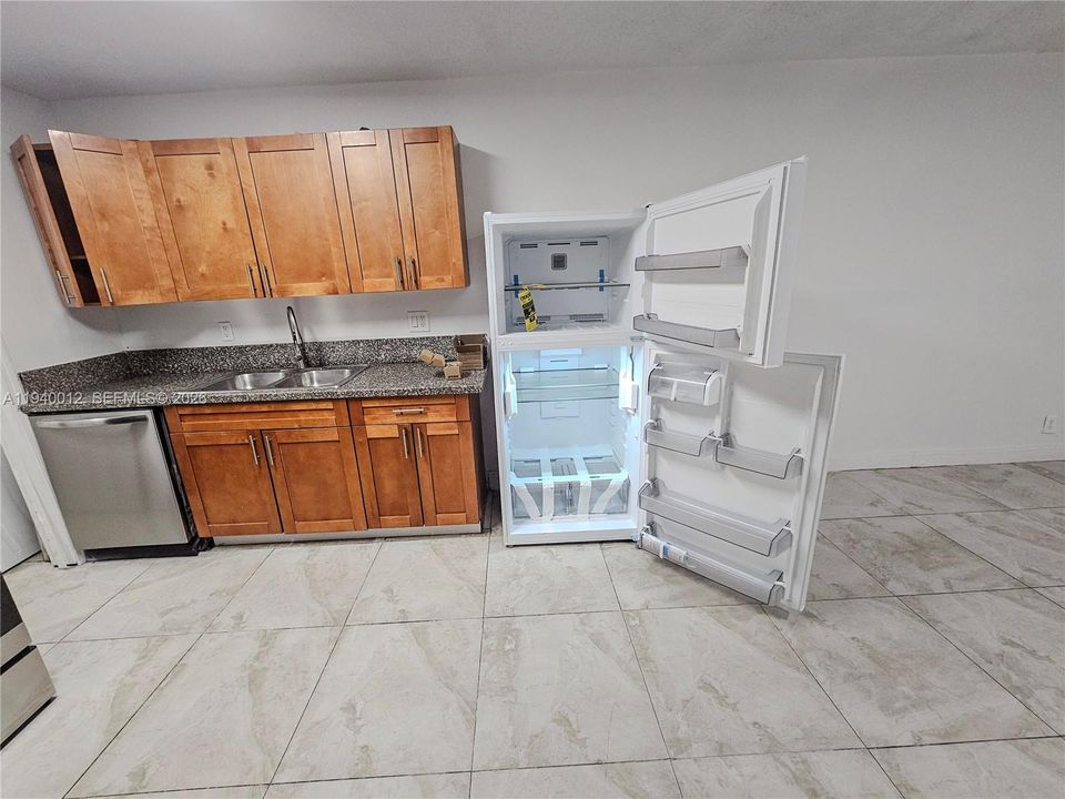 出租: $2,650 (3 贝兹, 2 浴室, 3600 平方英尺)