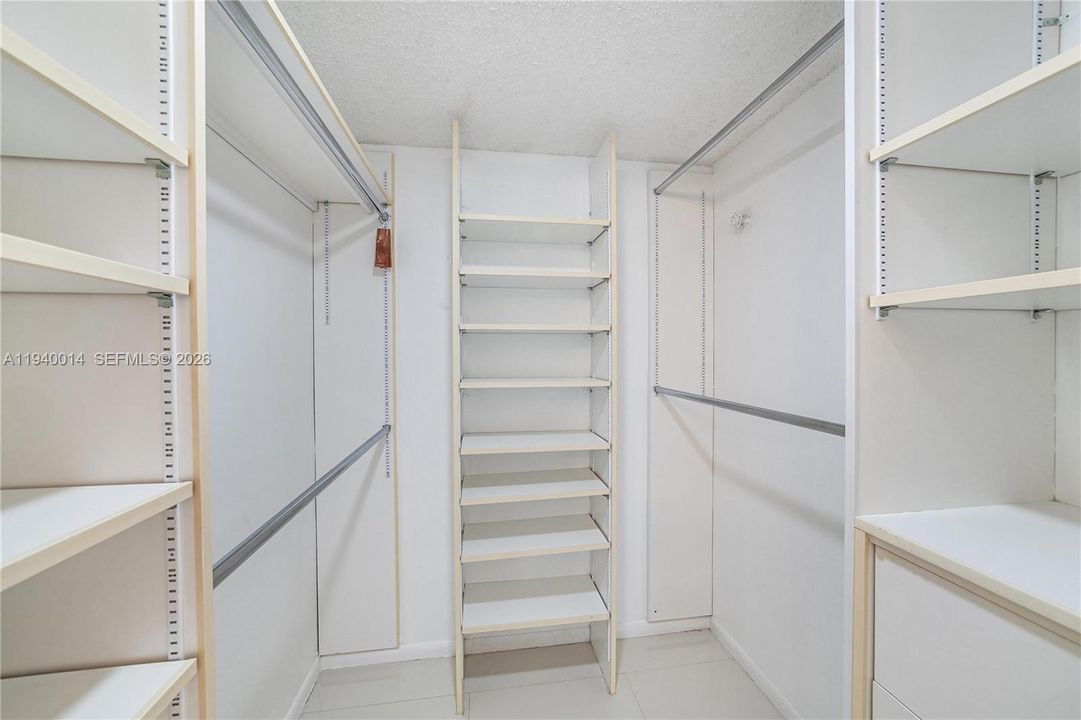 En Venta: $420,000 (2 camas, 2 baños, 1096 Pies cuadrados)