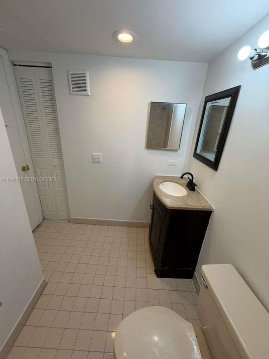 出租: $2,200 (2 贝兹, 2 浴室, 992 平方英尺)