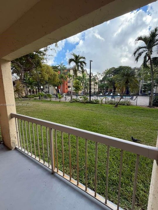 出租: $2,200 (2 贝兹, 2 浴室, 992 平方英尺)