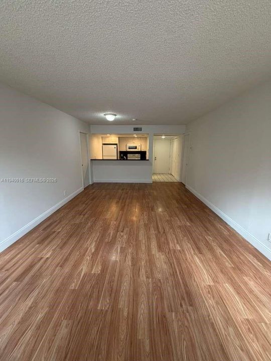 出租: $2,200 (2 贝兹, 2 浴室, 992 平方英尺)