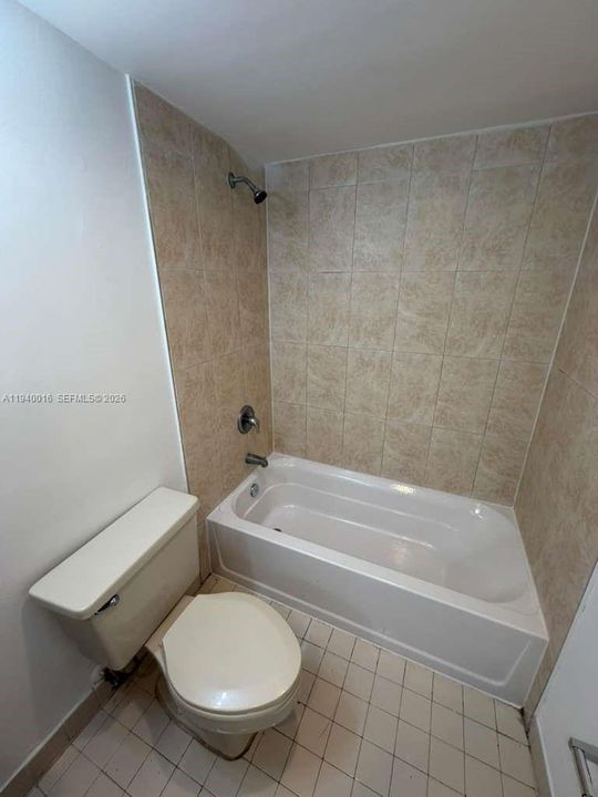 出租: $2,200 (2 贝兹, 2 浴室, 992 平方英尺)