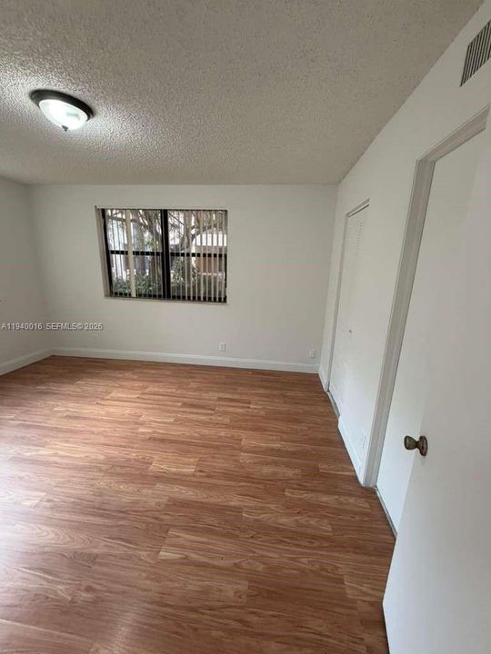 出租: $2,200 (2 贝兹, 2 浴室, 992 平方英尺)