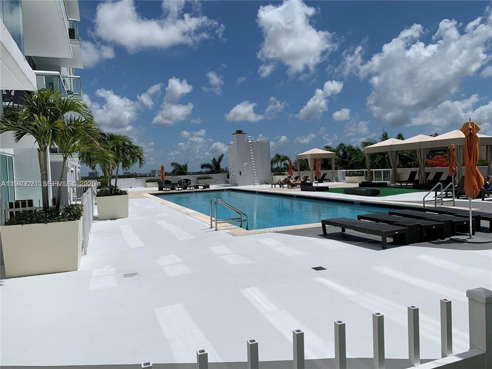 For Rent: $2,100 (1 beds, 1 baths, 637 Square Feet)