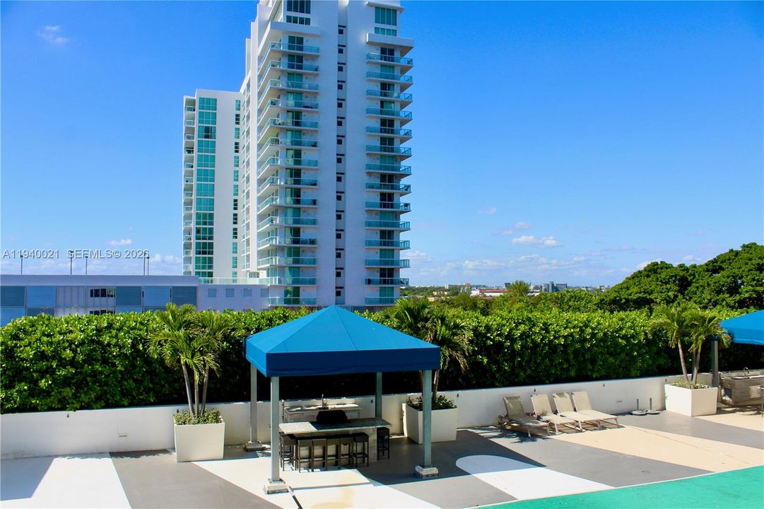 For Rent: $2,100 (1 beds, 1 baths, 637 Square Feet)