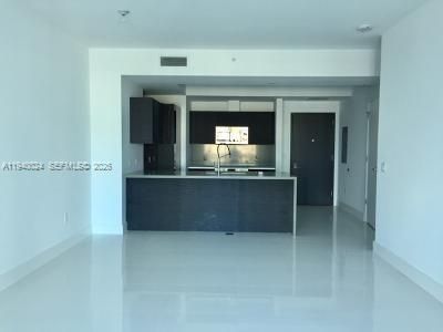 For Rent: $3,900 (1 beds, 1 baths, 770 Square Feet)