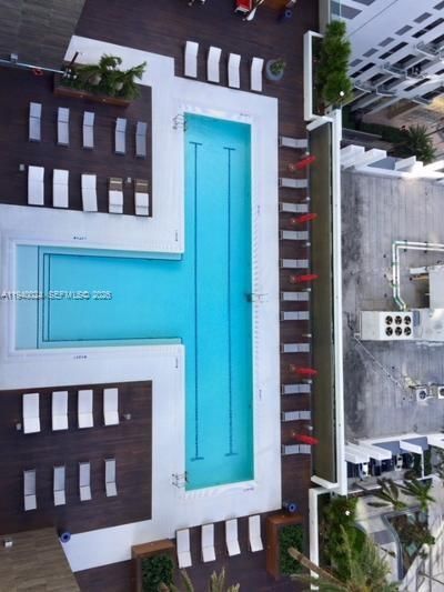 For Rent: $3,900 (1 beds, 1 baths, 770 Square Feet)