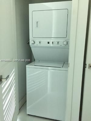 For Rent: $3,900 (1 beds, 1 baths, 770 Square Feet)