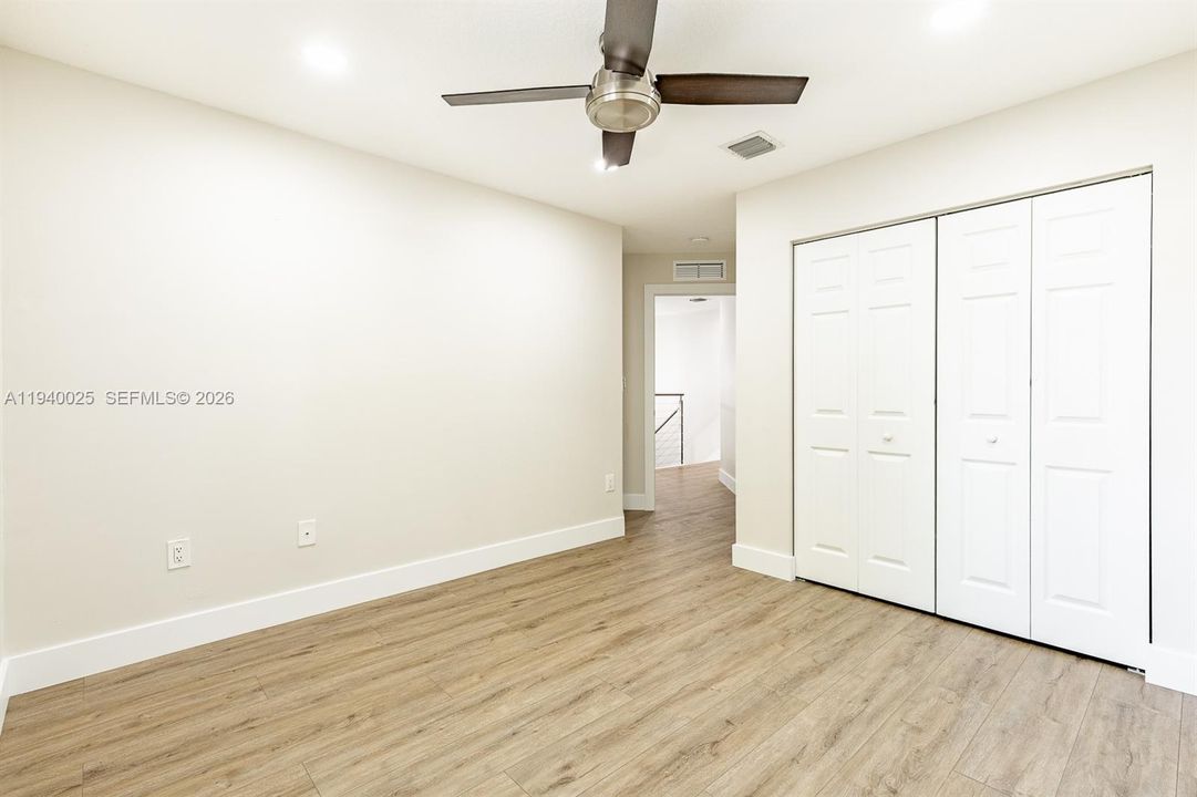 合同活跃: $4,500 (3 贝兹, 2 浴室, 2104 平方英尺)