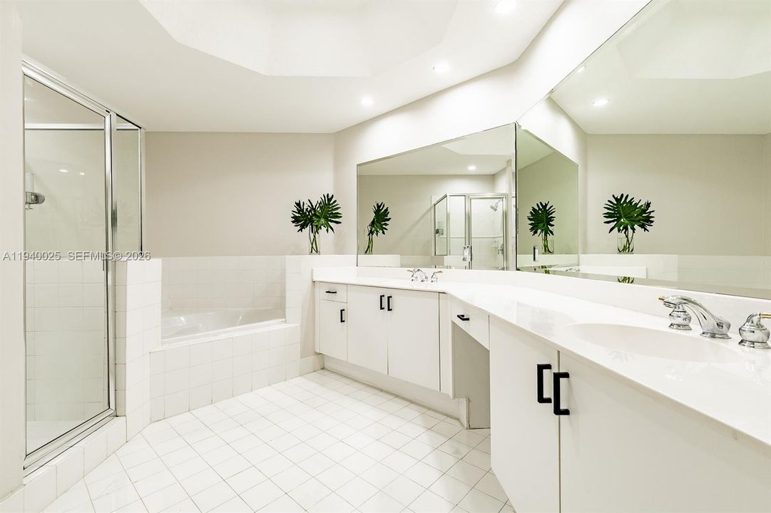 合同活跃: $4,500 (3 贝兹, 2 浴室, 2104 平方英尺)